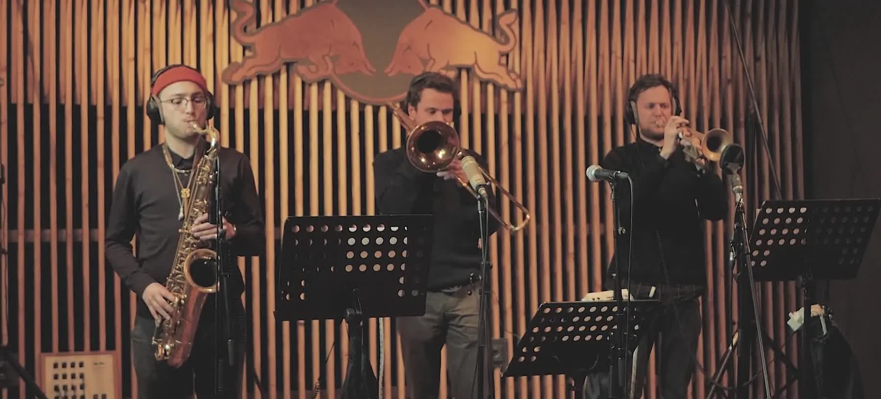 Muzikant tijdens studiowerk